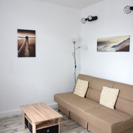 AU BORD DE L'EAU Studio 2 Chambon-sur-Voueize Esterno foto