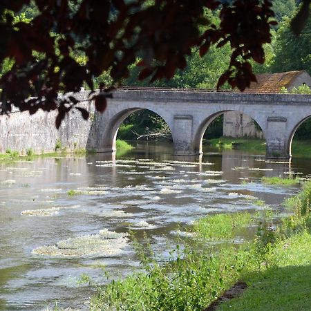 AU BORD DE L'EAU Studio 2 Chambon-sur-Voueize Esterno foto